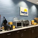 Days Inn & Suites By Wyndham Altoona 